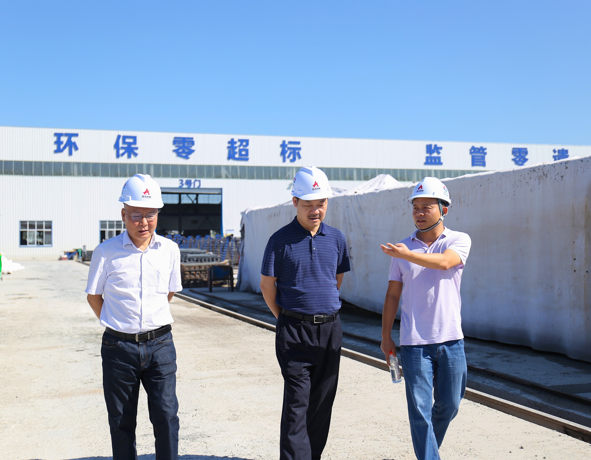 20200914127623.jpg 財(cái)務(wù)檢查一行人參觀制梁現(xiàn)場_副本.jpg