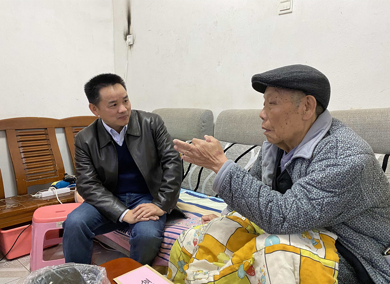 15、2月7日，陳湘平慰問困難退休群眾尹先金_副本_副本.jpg
