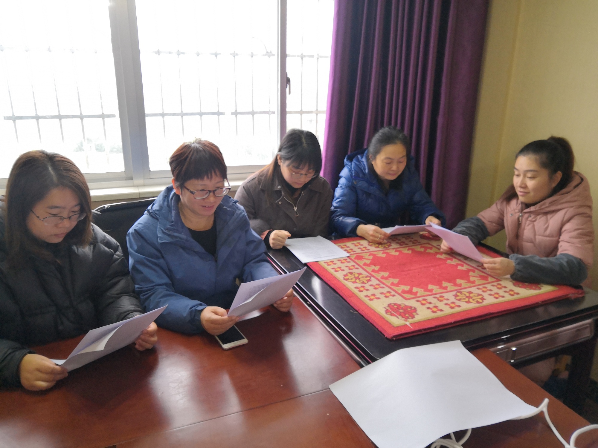 20210312697975.jpg 9項目女職工進行法律法規(guī)學(xué)習(xí).jpg