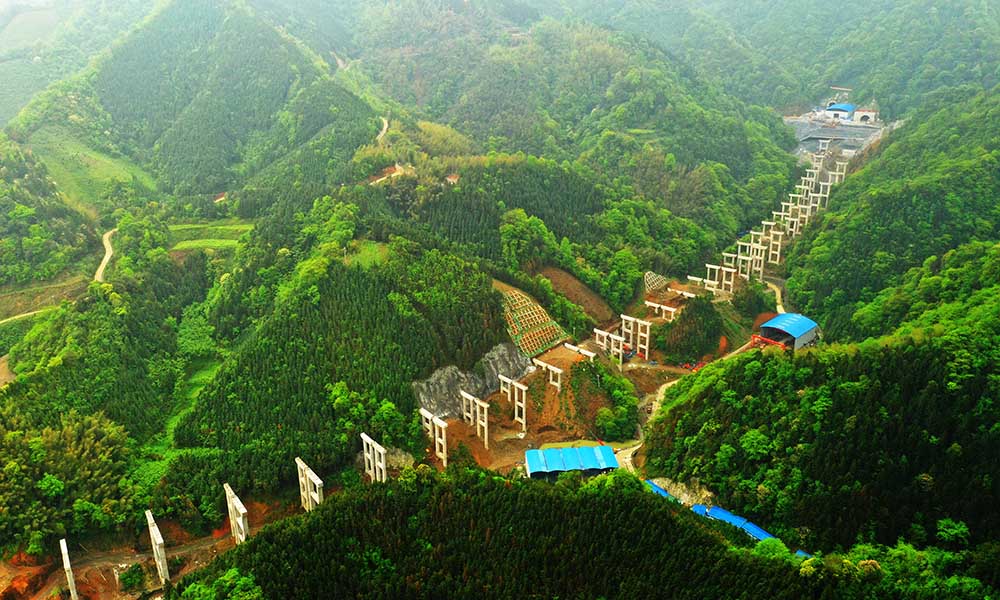 修建中的張官高速。資料圖